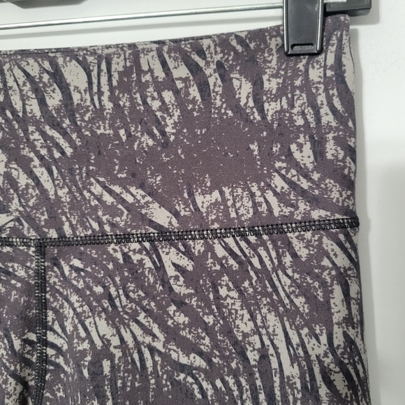 Varley Gray Tonal Zebra Duncan Leggings - Picture 7 of 10